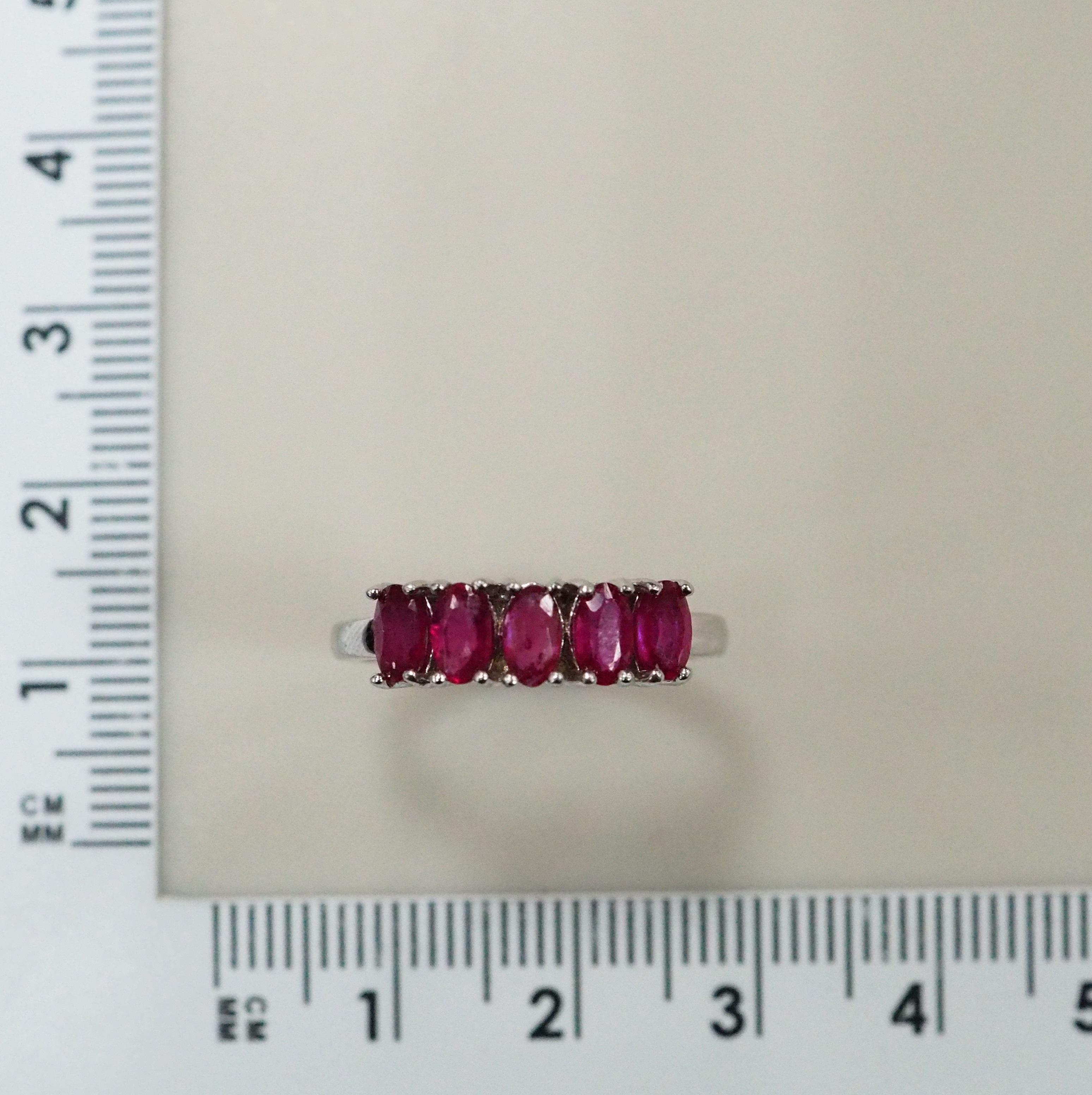 Серебряное кольцо с рубинами